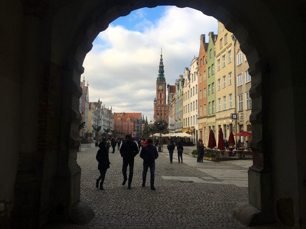 Rett til venstre for byporten finner du Radisson Blu. Et godt og billig hotell i Gdansk sentrum.