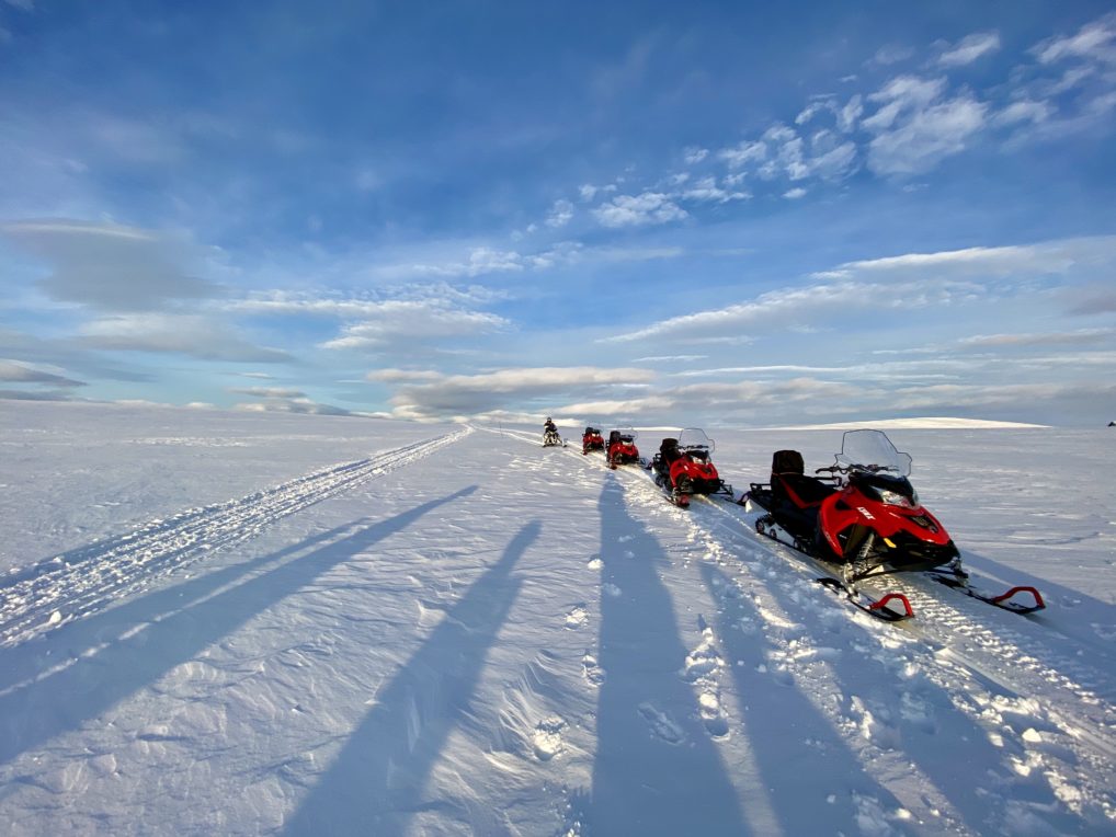 Alta: Fart, kultur og natur når du drar på snøscootersafari til Kautokeino - Alltid reiseklar